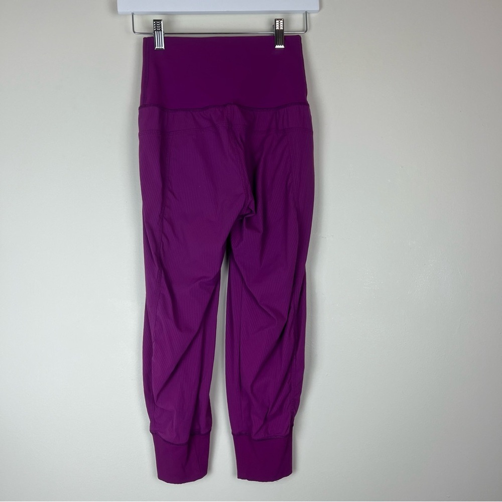 LULULEMON In Flux Crop Yoga Pant in Regal Plum size 2 - Picture 3 of 6